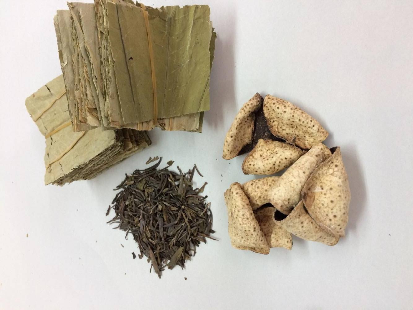 荷葉、陳皮、普洱茶。相傳慈禧太后也服用此茶飲來養生。
